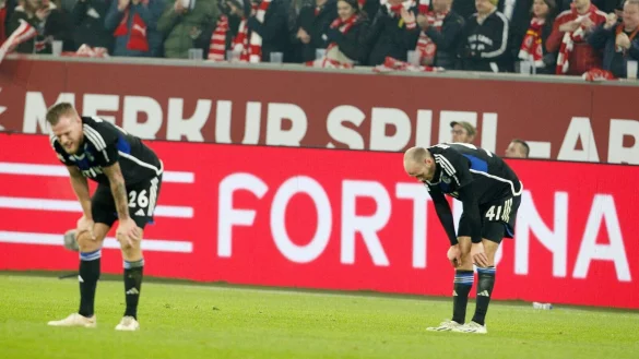 Schalke steht mit nur 13 Punkten auf Platz 16 der zweiten Liga. - &copy; Roland Weihrauch/dpa