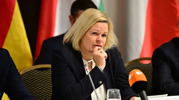 Nancy Faeser (SPD), Bundesministerin f&uuml;r Inneres und Heimat, nimmt an einer Pressekonferenz teil. - &copy; Marton Monus/dpa
