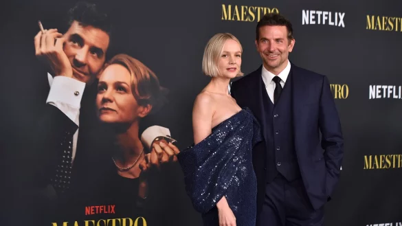 Carey Mulligan und Bradley Cooper kommen zu einer Sondervorf&uuml;hrung von &laquo;Maestro&raquo; im Academy Museum of Motion Pictures in Los Angeles. - &copy; Jordan Strauss/Invision/AP/dpa