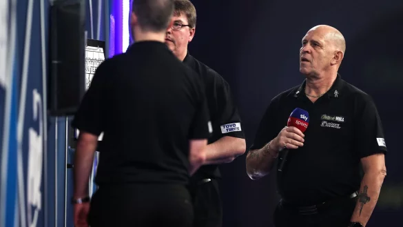 Macht nach der Darts-WM Schluss: Russ Bray (r). - &copy; Kieran Cleeves/PA Wire/dpa