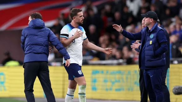 England-Kapit&auml;n Jordan Henderson (M.) w&uuml;nscht sich eine WM in Saudi-Arabien. - &copy; David Klein/CSM via ZUMA Press Wire/dpa