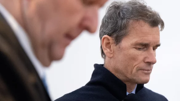 Der Vorwurf des Hausfriedensbruchs, den die Staatsanwaltschaft ihm macht, trifft nicht zu, sagt der fr&uuml;here Fu&szlig;ball-Nationaltorwart Jens Lehmann (r) vor Gericht. - &copy; Sven Hoppe/dpa