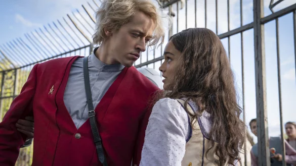 Tom Blyth als Coriolanus Snow und Rachel Zegler als Lucy Gray Baird in einer Szene des Films &laquo;Die Tribute von Panem - The Ballad Of Songbirds & Snakes&raquo;. - &copy; -/Leonine/dpa