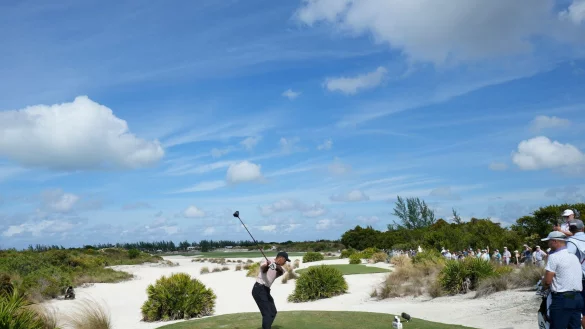 Tiger Woods startete auf den Bahamas mit einer 75er-Runde. - &copy; Fernando Llano/AP/dpa