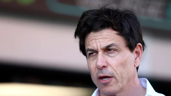 Mercedes-Teamchef Toto Wolff lobt Ex-Technikchef Elliott. - &copy; Lisi Niesner/AP/dpa