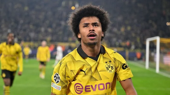 Dortmunds Karim Adeyemi freut sich nach seinem Treffer zum 1:0. - &copy; Bernd Thissen/dpa