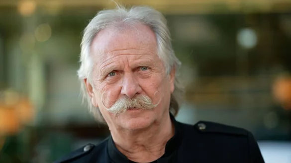 Der S&auml;nger der K&ouml;lner Musikgruppe H&ouml;hner will an der Seite seiner Frau sein. - &copy; Henning Kaiser/dpa