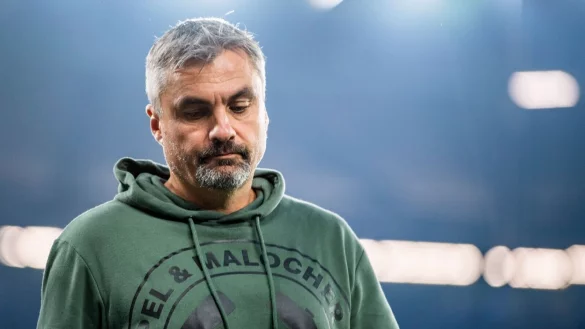 Schalkes Trainer Thomas Reis hat eine schwere Aufgabe &uuml;bernommen. - &copy; David Inderlied/dpa