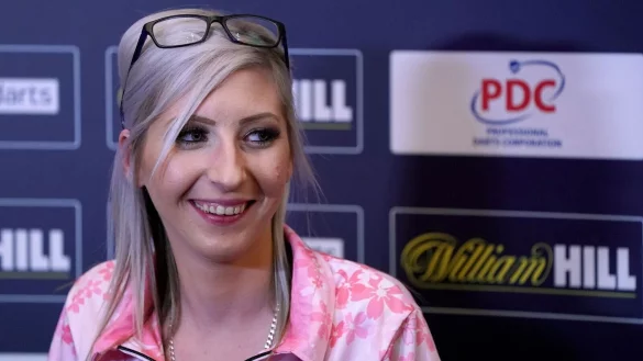 Darf bei der Darts-WM starten: Fallon Sherrock. - &copy; Tess Derry/PA Wire/dpa