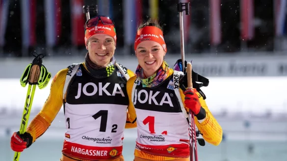 Die Biathleten Benedikt Doll (l) und Denise Herrmann-Wick stehen f&uuml;r ein Foto zusammen. - &copy; Sven Hoppe/dpa