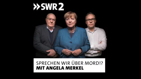 Das Coverbild des Podcasts &laquo;Sprechen wir &uuml;ber Mord?!&raquo; mit dem ARD-Terrorismusexperten Holger Schmidt (r), dem Bundesrichter a. D. Thomas Fischer (l) und Altkanzlerin Angela Merkel (CDU). - &copy; Oliver Reuther/SWR/dpa