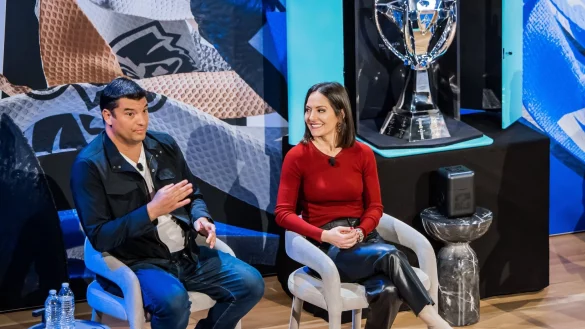 Naz Aletaha (r), Riot Games’ Global Head of LoL Esports, bestätigte ein neues Format für die Worlds- und MSI-Turniere. - © Riot Games/dpa