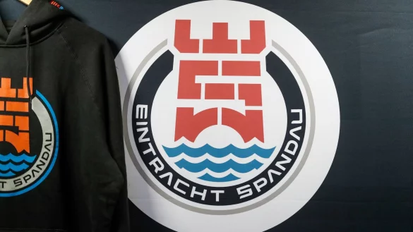 Die von Max &laquo;HandOfBlood&raquo; Knabe gegr&uuml;ndete Eintracht aus Spandau siegt im Prime League Super Cup gegen Eintracht Frankfurt. - &copy; Gerald Matzka/dpa