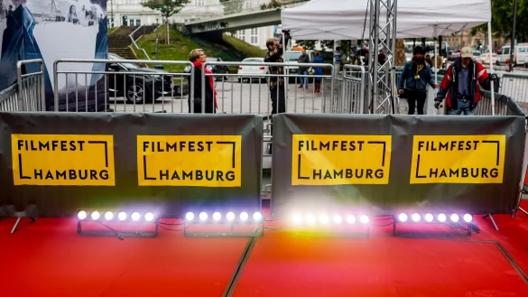 Das 30. Hamburger Filmfest wurde mit dem Film "Wir sind dann wohl die Angeh&ouml;rigen&ldquo; er&ouml;ffnet. - &copy; Axel Heimken/dpa
