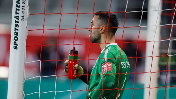 Der Regensburger Torh&uuml;ter Dejan Stojanovic reagiert nach dem 0:3. - &copy; Daniel L&ouml;b/dpa