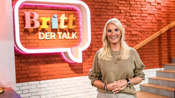 Moderatorin Britt Hagedorn in der Kulisse ihrer Sendung &laquo;Britt - Der Talk&raquo;. - &copy; Julia Feldhagen/SAT.1 /dpa