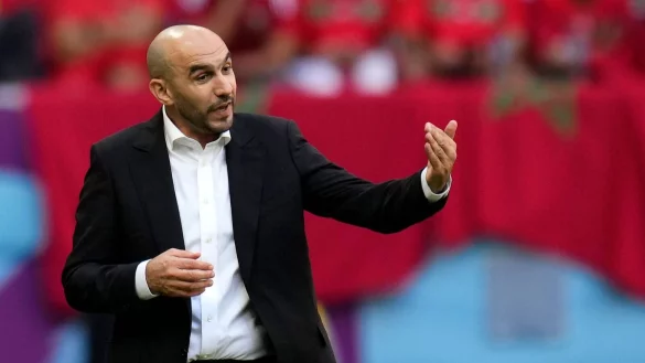 Marokkos Trainer Walid Regragui trifft mit seinem Team auf Kroatien. - &copy; Manu Fernandez/AP/dpa