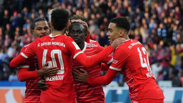 Bayerns Jamal Musiala (r), Torsch&uuml;tze zum 0:1, freut sich nach seinem Treffer. - &copy; Soeren Stache/dpa