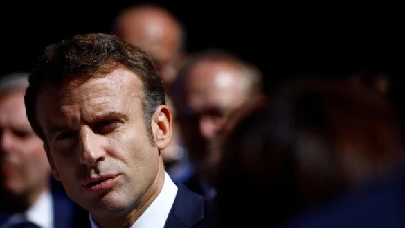 Der franz&ouml;sische Pr&auml;sident Emmanuel Macron bleibt trotz des wachsenden Drucks bei seiner skeptischen Haltung zu einer neuen Pipeline &uuml;ber die Pyren&auml;en. - &copy; Stephane Mahe/REUTERS pool/AP/dpa