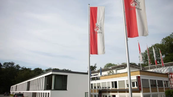 Die Gesch&auml;ftsstelle von Fu&szlig;ball-Bundesligist 1. FC K&ouml;ln am Gei&szlig;bockheim in K&ouml;ln. - &copy; Rolf Vennenbernd/dpa/Archivbild