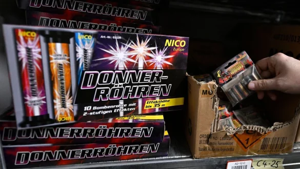 Pyrotechnik beim Lagerverkauf des Pyro-Store. - © Roberto Pfeil/dpa