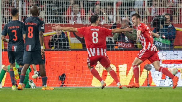 Berlins Robin Knoche (r) jubelt nach seinem Treffer zum 1:0 mit Rani Khedira. - © Andreas Gora/dpa
