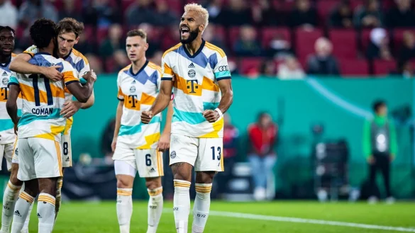 Überzeugte auch im Pokal in Augsburg: Bayern-Profi Maxim Choupo-Moting (r) - © Tom Weller/dpa