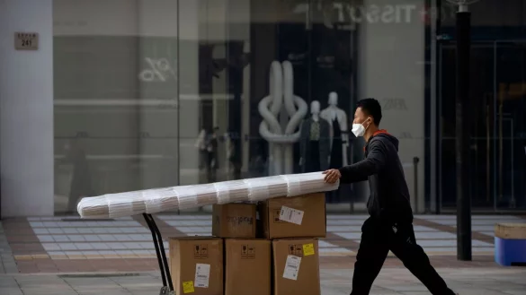 China verfolgt eine strikte Null-Covid-Strategie. - &copy; Mark Schiefelbein/AP/dpa