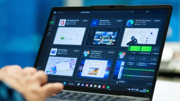 Weil ein Snapdragon-Prozessor drinsteckt, holt man sich auf das Lenovo Thinkpad X13s am besten die angepassten Apps aus dem Microsoft Store. Andere Programme laufen auch, aber manchmal nicht rund. - &copy; Franziska Gabbert/dpa-tmn