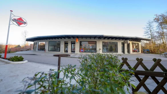 Die originalgetreue nachbaute Ladenzeile Freilichtmuseums am Kiekeberg. - &copy; Philipp Schulze/dpa