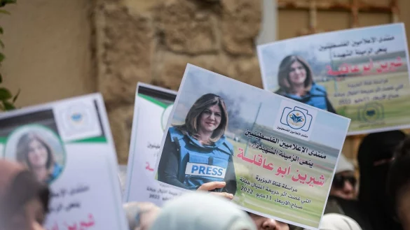 Vielerorts hat der Tod von Reporterin Schirin Abu Akle f&uuml;r Entsetzen gesorgt - war es Mord? - &copy; Mohammed Talatene/dpa