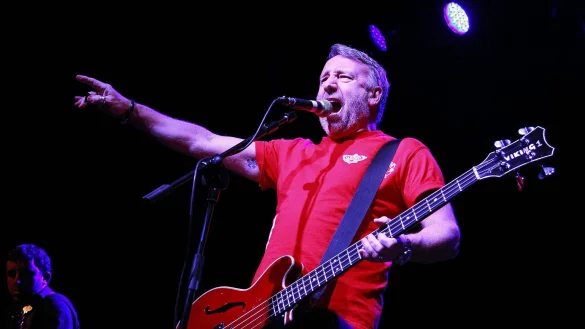 Der britische S&auml;nger und Bassist Peter Hook h&auml;lt bis heute die Rechte an der Marke &laquo;Ha&ccedil;ienda&raquo;, die ihr 40. Jubil&auml;um feiert. - &copy; Marta Perez/EFE/EPA/dpa