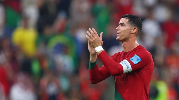 Portugals Cristiano Ronaldo klatscht nach dem Spiel. - &copy; Tom Weller/dpa