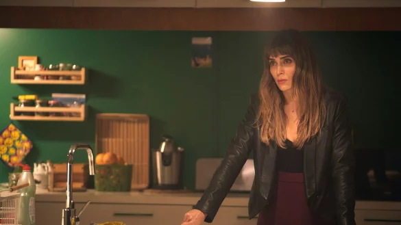 Nach der Ver&ouml;ffentlichung eines Videos, auf dem sie beim Sex mit ihrem Sch&uuml;ler zu sehen ist, steht das Leben von Macarena (Irene Arcos) auf dem Kopf. Zu sehen gibt es die Drama-Serie &laquo;You Shall Not Lie - T&ouml;dliche Geheimnisse&raquo; in der Nacht vom 14. auf den 15. Oktober im Ersten - und anschlie&szlig;end in der ARD-Mediathek. - &copy; ARD Degeto/Beta Film/Moviestar/filmax/Arca Audiovisual/dpa