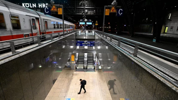 Auf vielen wichtigen Fernverkehrsstrecken der Deutschen Bahn sollen ab dem Fahrplanwechsel am 11. Dezember die Fernz&uuml;ge h&auml;ufiger und auch schneller unterwegs sein. - &copy; Roberto Pfeil/dpa