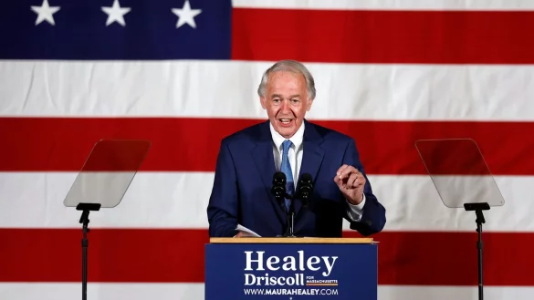 Der demokratische Senator Ed Markey hat Elon Musk scharf kritisiert (Archivbild). - &copy; Michael Dwyer/AP/dpa