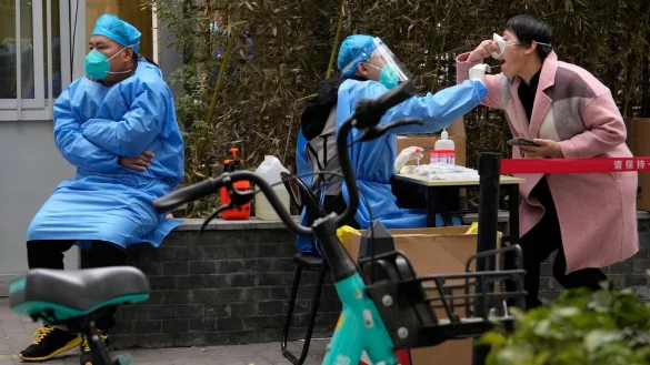 Die Zahl der Corona-Neuinfektionen nimmt in China derzeit t&auml;glich zu. - &copy; Ng Han Guan/AP/dpa