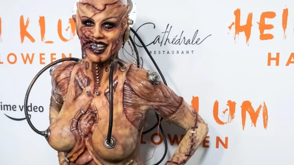 Model Heidi Klum verkleidete sich 2019 als Alien. - © Charles Sykes/Invision/AP/dpa