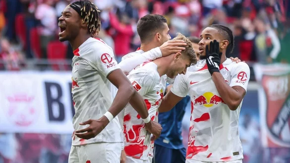 Leipzigs Mohamed Simakan (l-r), Dominik Szoboszlai, Timo Werner und Christopher Nkunku jubeln. - &copy; Jan Woitas/dpa/Archivbild