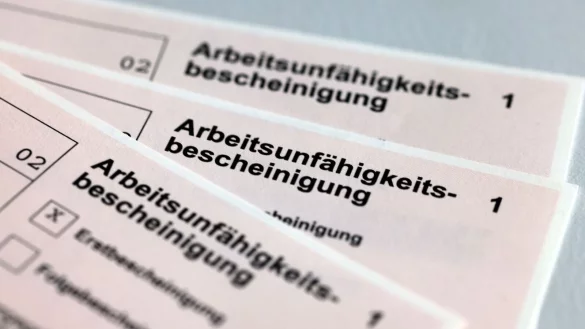 Bei den Krankschreibungen im Job hat sich in diesem Sommer nach einer Auswertung der Krankenkasse DAK-Gesundheit eine starke Erk&auml;ltungswelle gezeigt. - &copy; Jens B&uuml;ttner/dpa-Zentralbild/dpa