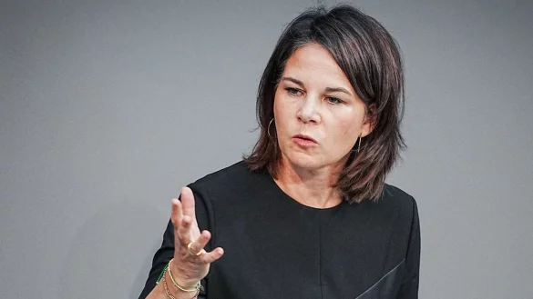 &laquo;Jeden Tag leben die Menschen in Angst vor Verschleppung, Folter, Mord durch die russischen Besatzungstruppen&raquo;: Annalena Baerbock. - &copy; Kay Nietfeld/dpa