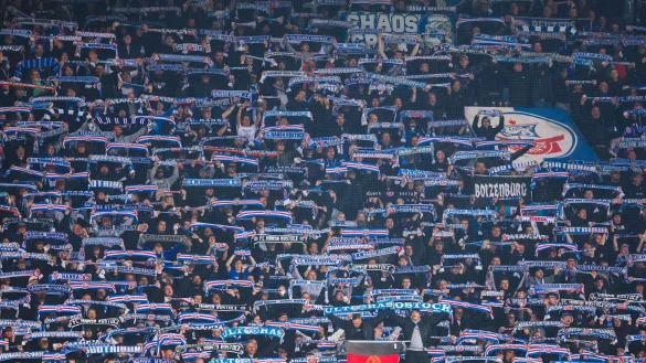 Aus dem Hansa-Fanblock heraus wurde Terrence Boyd vom 1. FC Kaiserslautern rassistisch beleidigt. - &copy; Jens B&uuml;ttner/dpa