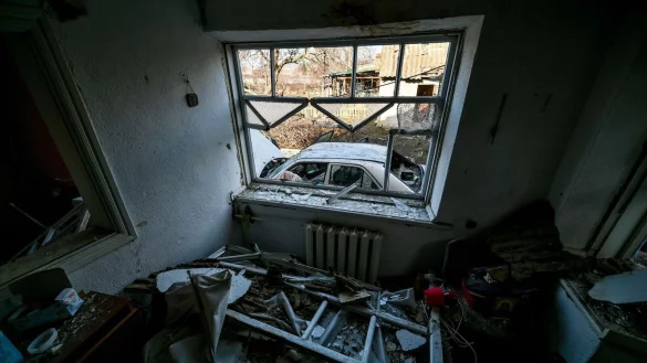 Verw&uuml;stung in einem Haus im s&uuml;dukrainischen Stepne, das bei einem russischen S-300-Raketenangriff zerst&ouml;rt wurde. - &copy; Uncredited/Ukrinform/dpa