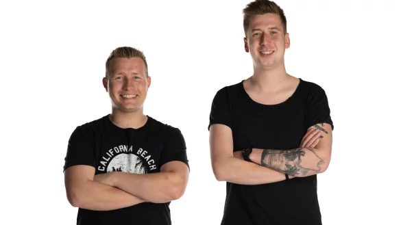 DJ Robin & Sch&uuml;rze (l), S&auml;nger des Partyhits &laquo;Layla&raquo;. - &copy; Paul Pasytsch/Summerfield Records/dpa