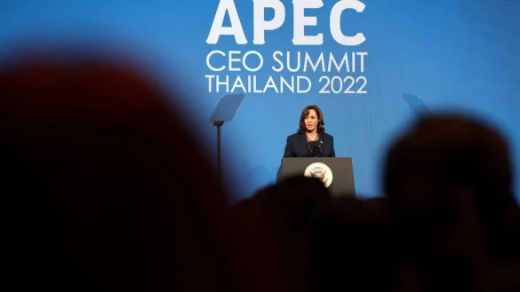 US-Vizepr&auml;sidentin Kamala Harris spricht bei einer Pressekonferenz im Rahmen des Apec-Gipfels. - &copy; Jack Taylor/AFP/AP/dpa