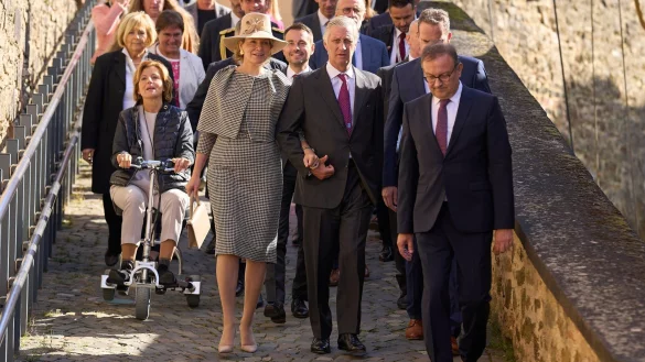 Das belgische K&ouml;nigspaar, K&ouml;nigin Mathilde und K&ouml;nig Philippe von Belgien (M) besuchten die Festung Ehrenbreitstein in Koblenz. - &copy; Thomas Frey/dpa