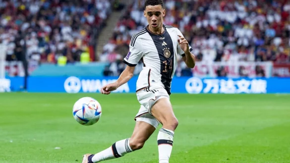 Der FC Bayern plant lange mit dem bis zum Sommer 2026 vertraglich gebundenen Jamal Musiala. - &copy; Tom Weller/dpa