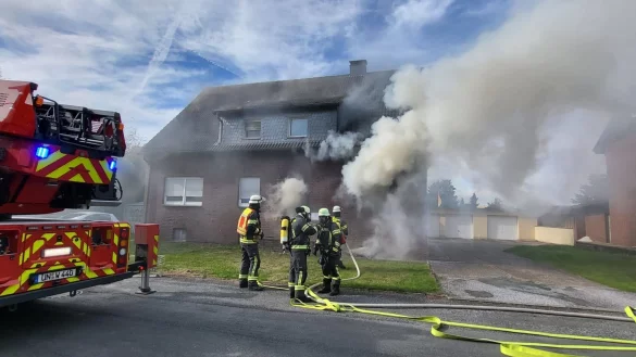 Die Feuerwehr bei dem L&ouml;scheinsatz in Werne. - &copy; -/Freiwillige Feuerwehr Werne/dpa