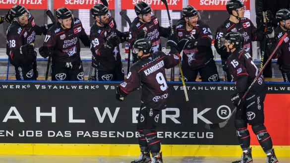 Der K&ouml;lner Maximilian Kammerer bejubelt sein Tor. - &copy; Christopher Neundorf/Kirchner-Media/dpa