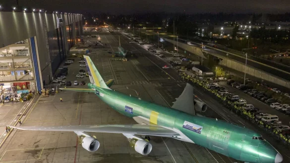 Der letzte Jumbo-Jet vom Typ 747 hat am Dienstagabend das gro&szlig;e Boeing-Werk in Everett bei Seattle verlassen. - &copy; Paul Weatherman/Boeing/dpa